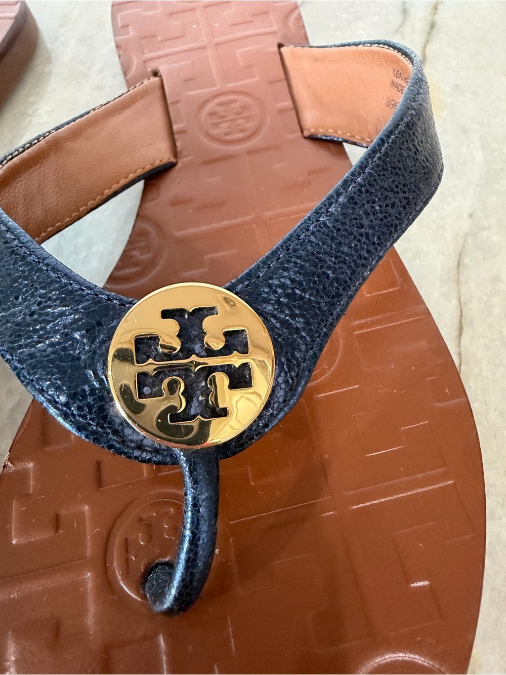 Tory Burch Navy Leather Thong Sandals with Gold Logo Size 5 - Picture 6 of 6